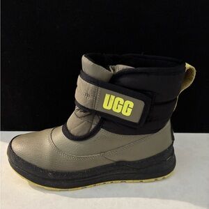 Ugg Taney Weather Boots. Big Kids Size 4